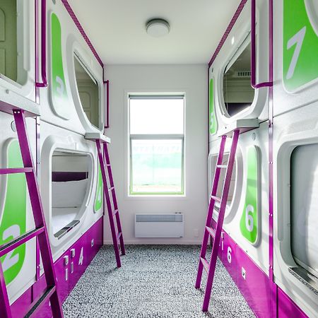 Lylo Christchurch Kültér fotó A capsule hotel in Osaka, Japan