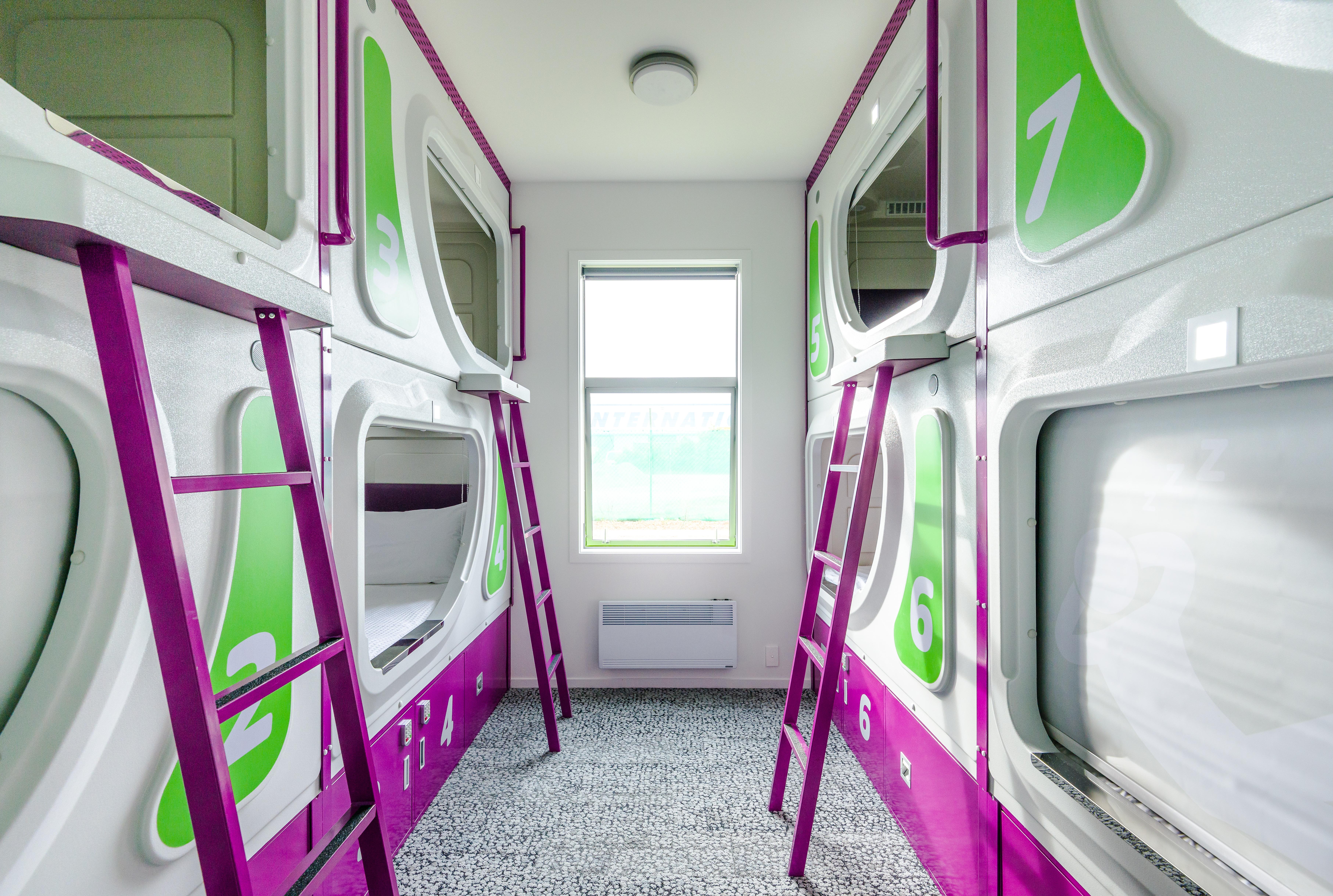 Lylo Christchurch Kültér fotó A capsule hotel in Osaka, Japan