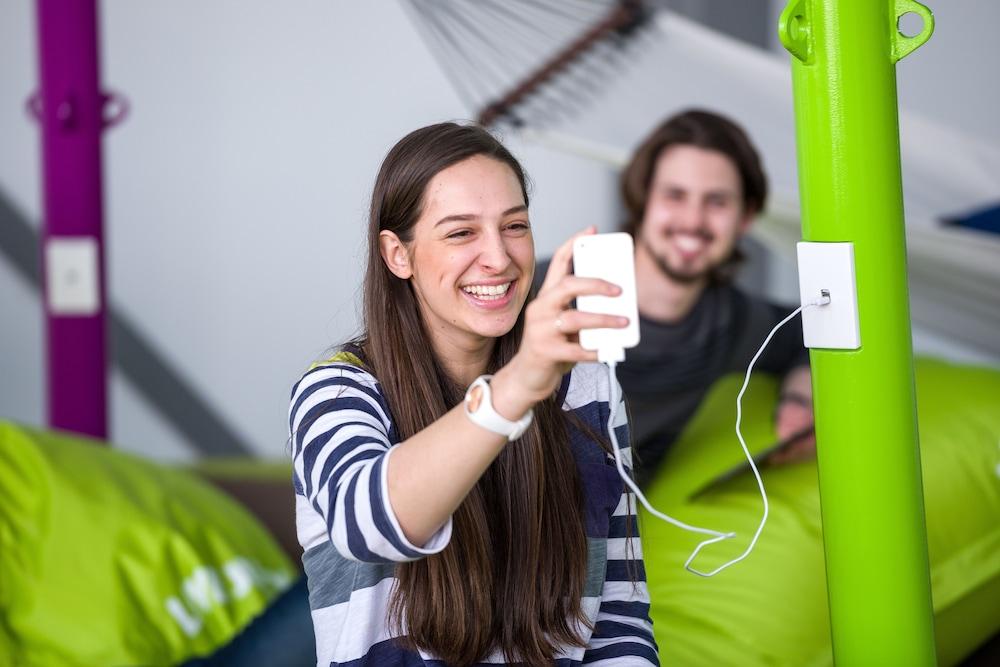 Lylo Christchurch Kültér fotó A student using a mobile phone at the University of Applied Sciences and Medical University of Southern Tyrol