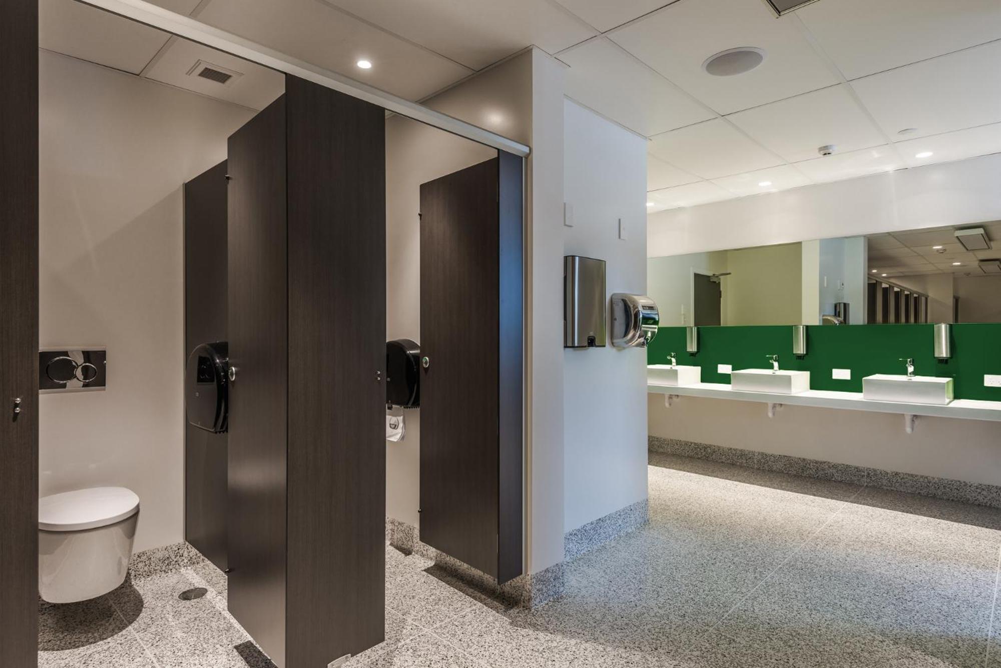 Lylo Christchurch Kültér fotó A toilet cubicle