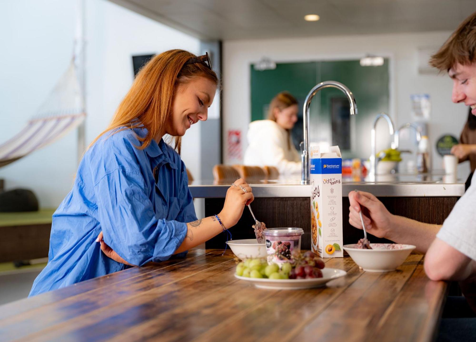Lylo Christchurch Kültér fotó A woman eating muesli